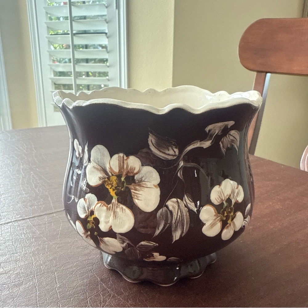VTG 1950s Vee Jackson Calif.  Pottery Floral Plantar Vase; 5.75” H X  6.5” Dia.